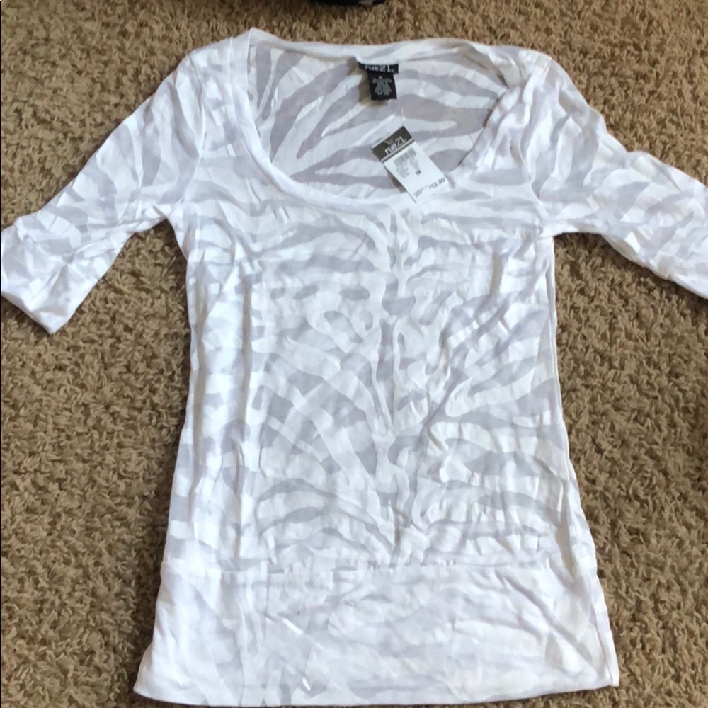 Short sleeve.